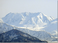 冬の室堂平と雄山